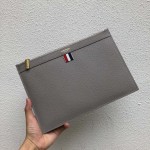 톰브라운 THOM BROWNE 클러치백 미디움