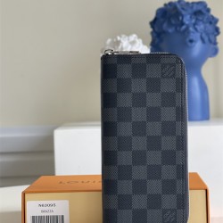 루이비통 Louis Vuitton 지퍼 장지갑 M63095