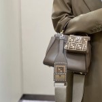펜디 FENDI 피카부백  23CM