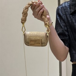 펜디 FENDI 바게트백 Nano 11.5CM
