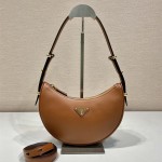 프라다 PRADA 신상  삼각로고 여성 숄더백 호보백 1BC194