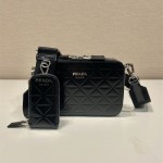 프라다 PRADA 삼각로고 브리크 파우치 크로스백 2VH070