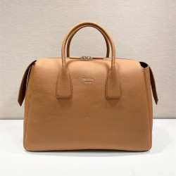 프라다 PRADA 남성 남자 2VC035 심플 로고 디테일 트래블 토트백