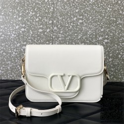 발렌티노 Valentino  브이로고 시그니쳐 콜렉션