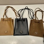 프라다 PRADA 신상 가죽  미니 크로스백
