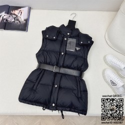 프라다 여성 패딩