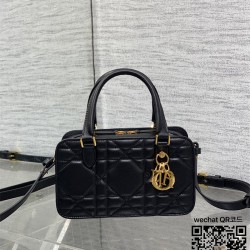 디올 DIOR 신상 토트벡