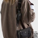 프라다 리나일론 사피아노 가죽 미니 숄더백 1BH230